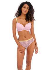 Freya | Offbeat Brief | Macaron