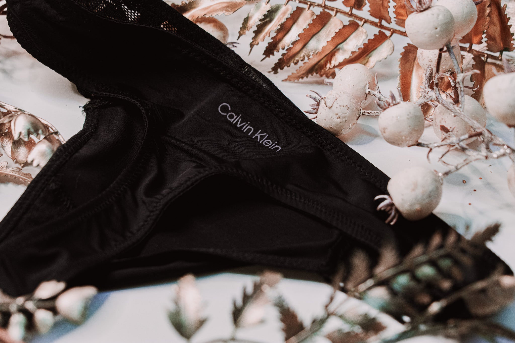 Calvin Klein | Soft Lace Thong | Black