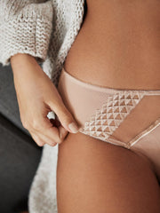 Cleo | Asher Brazilian | Latte