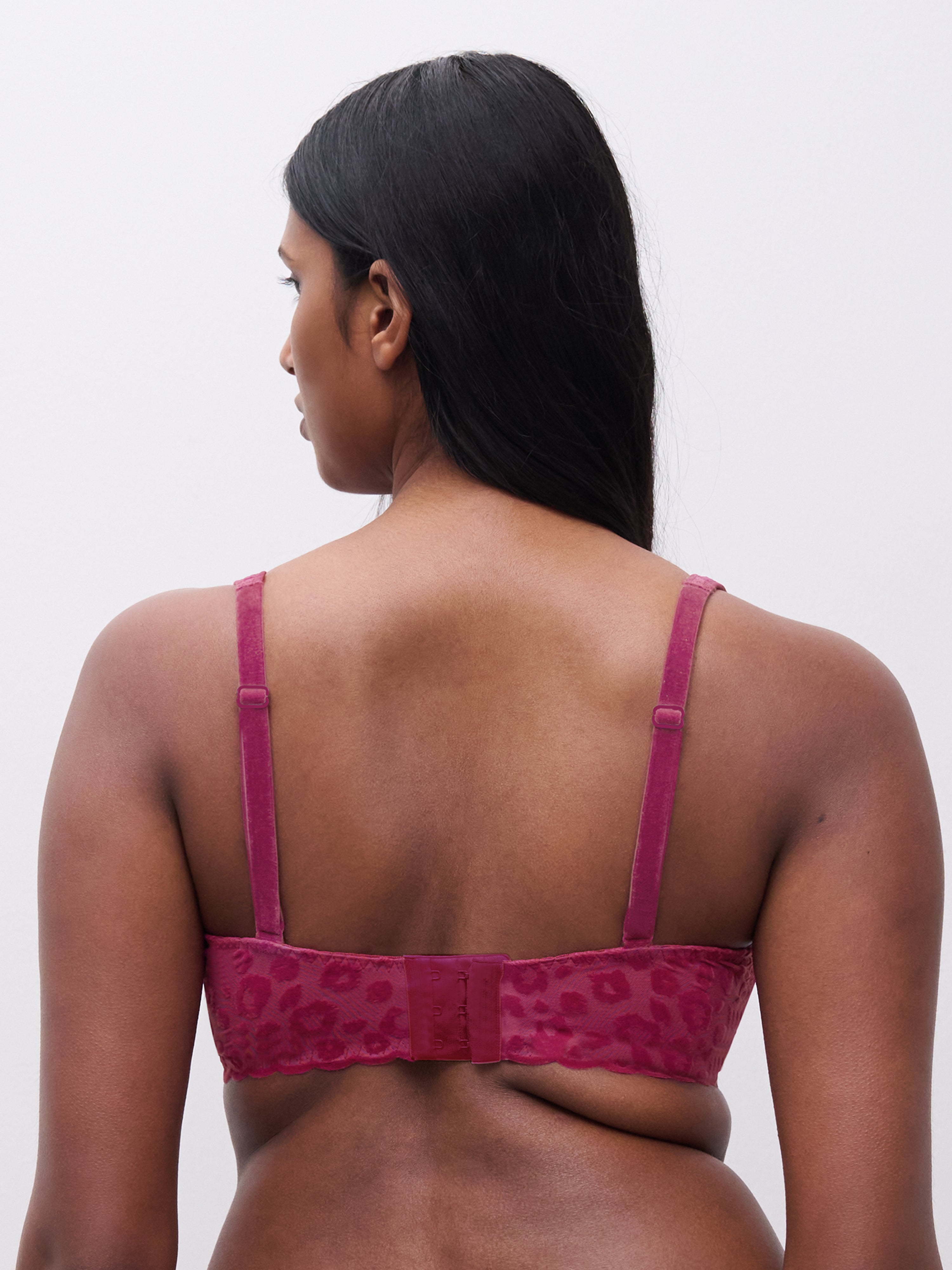 Chantelle Pulp | Girls Plunge Moulded Bra | Fuchsia